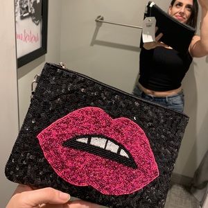 Bead Sequin lip clutch